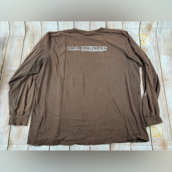 Vintage American Eagle Distressed Brown Shirt Snowboard Camp Chicks Dig Tricks - Picture 9 of 10